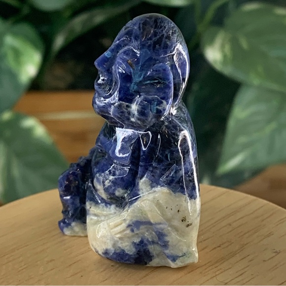 Vintage Deep Blue Sodalite Buddha Figurine MCM Crystal Man Stone Carving 2" 42g - Picture 9 of 16